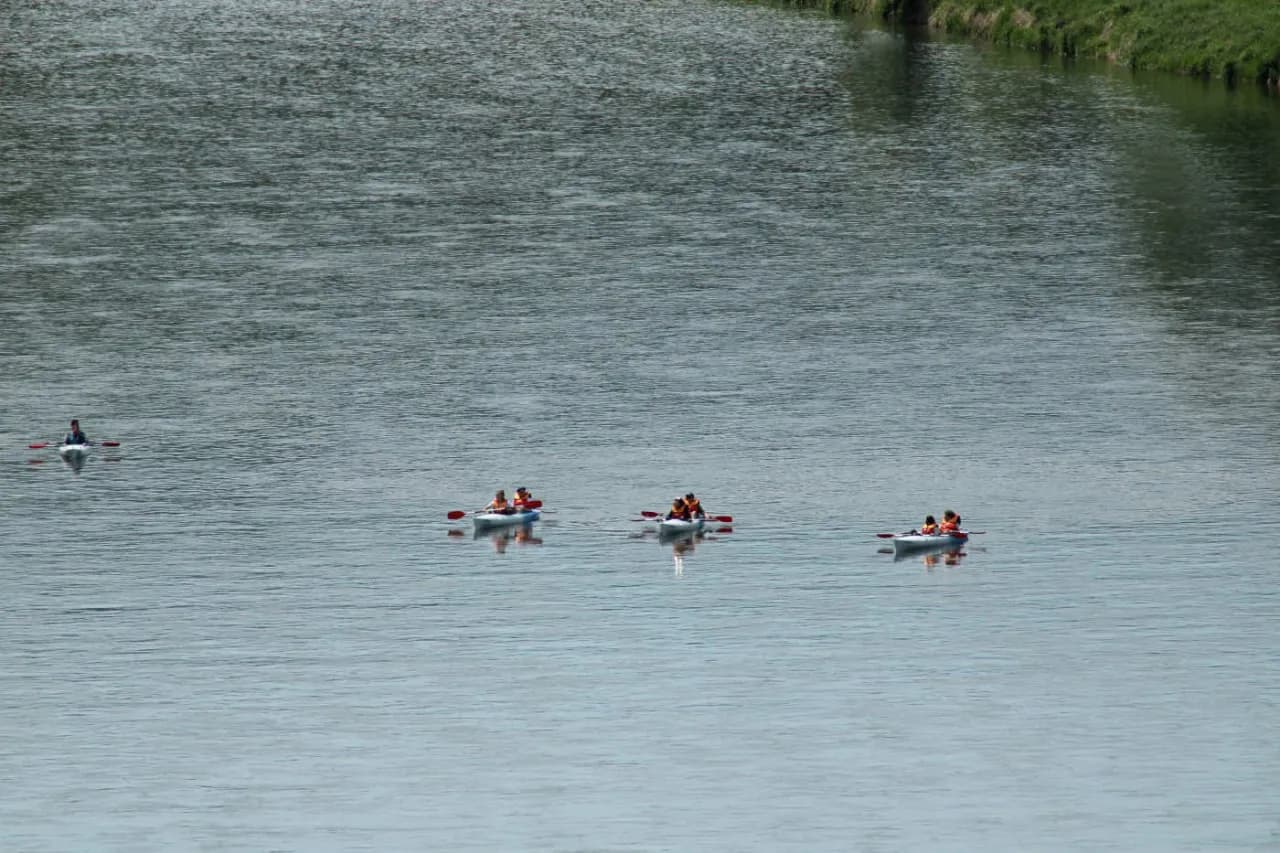 Spływ kajakowy Sanem – niezapomniane trasy i bezpieczeństwo na wodzie Spływ kajakowy Sanem – niezapomniane trasy i bezpieczeństwo na wodzie
