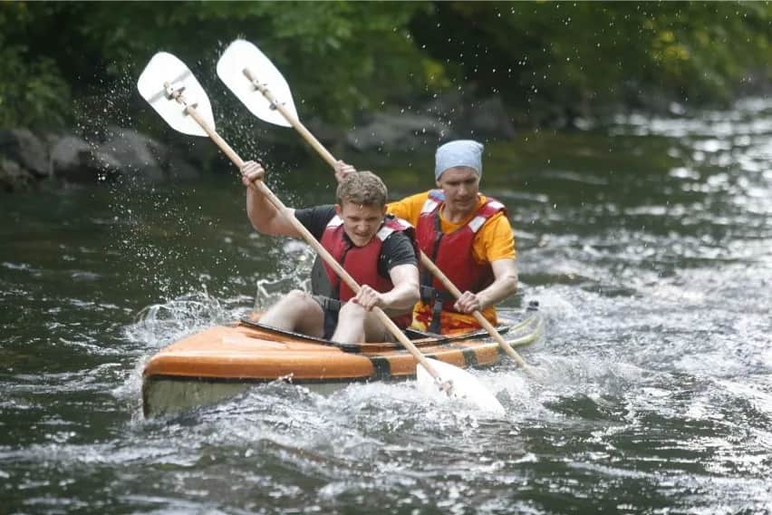 Spływy kajakowe na Mazurach: najlepsze trasy i porady dla każdego Spływy kajakowe na Mazurach: najlepsze trasy i porady dla każdego