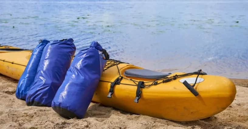 Kanu czy kajak: wybierz najlepszy sprzęt na swoją przygodę wodną