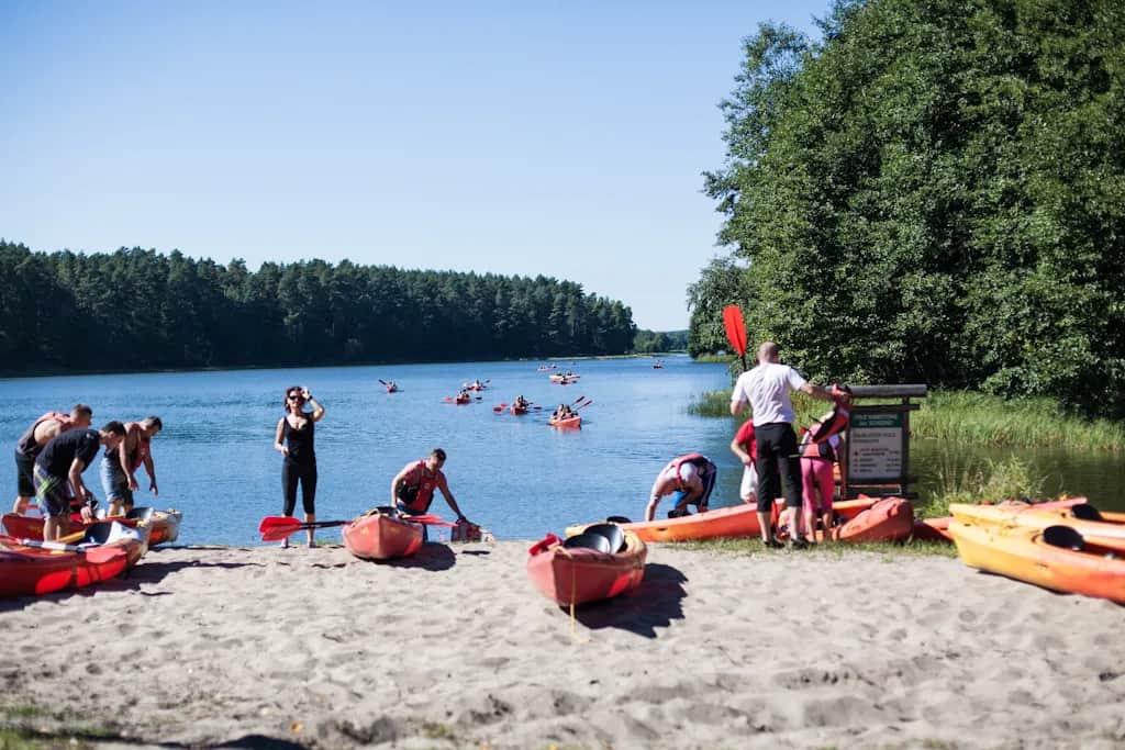 Spływ kajakowy Wdzydze: malownicza trasa bez trudności dla wszystkich