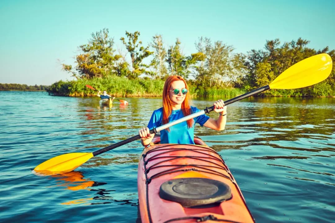 Co na kajak? Najważniejsze rzeczy, które musisz zabrać ze sobą