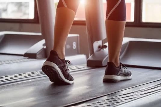 Trening cardio co to - poznaj korzyści i najlepsze ćwiczenia