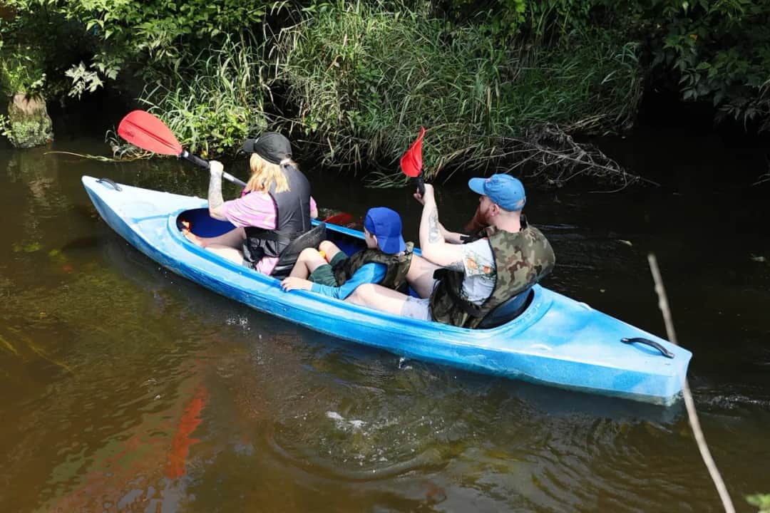 Spływ kajakowy Morawica - piękne trasy, wyzwania i noclegi w okolicy